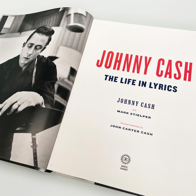 Johnny Cash: The Life in Lyrics : The official, fully illustrated celebration of the Man in Black