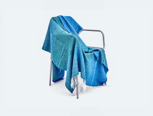 Koc z wełny merynosów Blend, tre product, niebieski, czarny