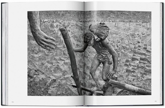 Sebastião Salgado. Workers