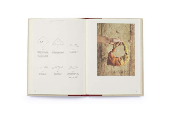 Furoshiki : And the Japanese Art of Gift Wrapping by Tomoko Kakita