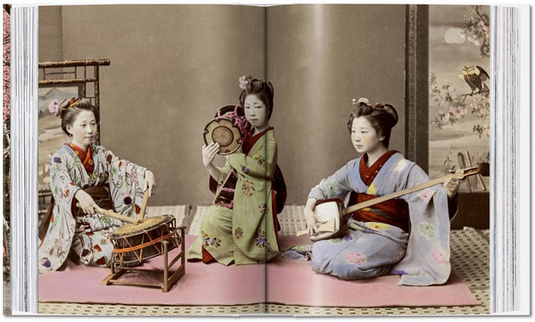 Japan 1900. A Portrait in Color XL
