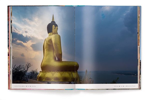 Sacred Spaces : The Holy Sites of Buddhism