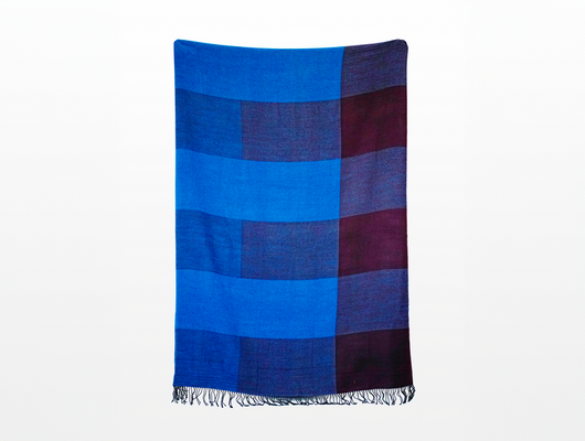 Koc z wełny merynosów Blend, tre product, niebieski, czarny