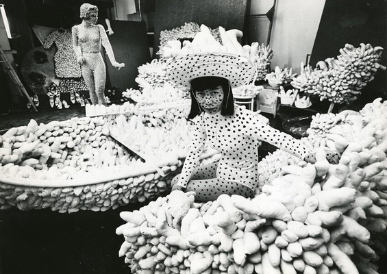 Yayoi Kusama : A Retrospective