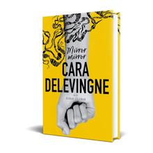 Mirror, Mirror : A Twisty Coming-of-Age Novel