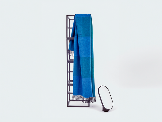 Koc z wełny merynosów Blend, tre product, niebieski, czarny