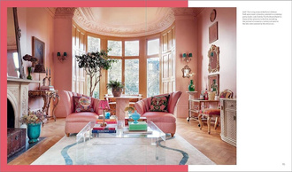 Living Bright : Fashioning Colourful Interiors