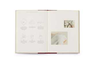 Furoshiki : And the Japanese Art of Gift Wrapping by Tomoko Kakita