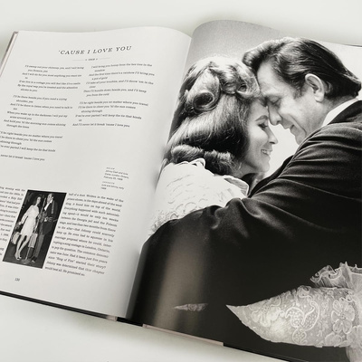 Johnny Cash: The Life in Lyrics : The official, fully illustrated celebration of the Man in Black