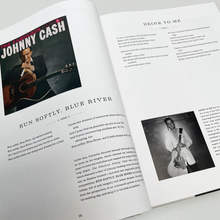 Johnny Cash: The Life in Lyrics : The official, fully illustrated celebration of the Man in Black