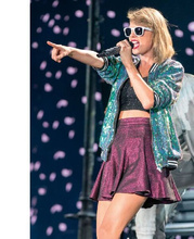 Taylor Swift : And the Clothes She Wears