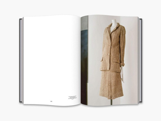 Gabrielle Chanel : Fashion Manifesto