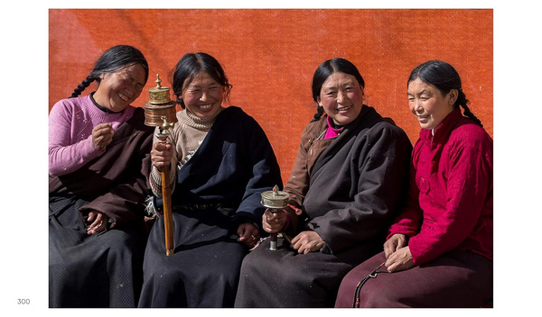 China Adorned : Ritual and Custom of Ancient Cultures