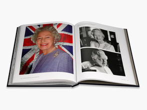 Queen Elizabeth II : A Photographic Portrait