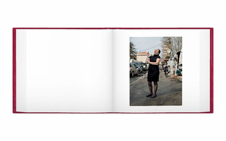 Alessandra Sanguinetti – Le Gendarme Sur La Colline