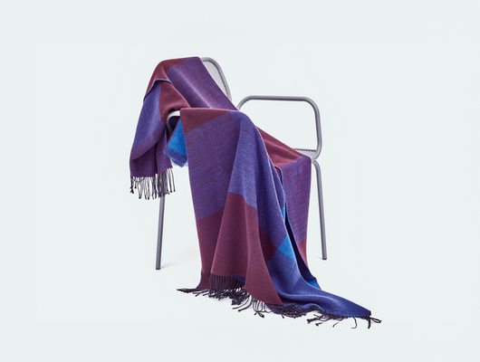 Koc z wełny merynosów Blend, tre product, niebieski, czarny